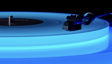 Hotaru: цветомузыка и левитация