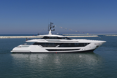 Спущена на воду первая Custom Line Saetta 128